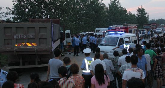 安徽碭山發生重大交通事故 致8死4重傷