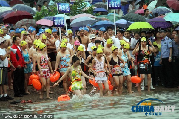 浙江蘭溪：15名環(huán)保局長率千人渡江以證水質