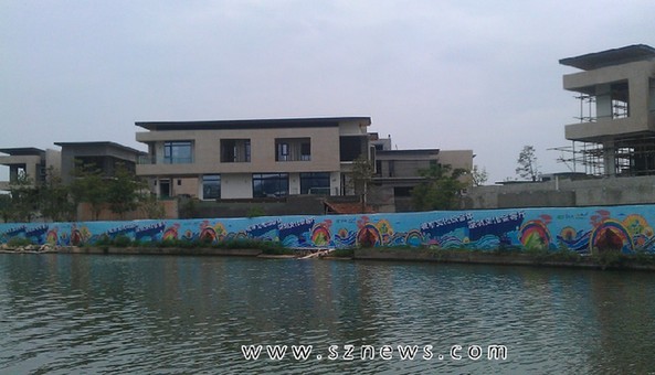 城市會(huì)客廳還是私人豪宅?歡樂海岸驚現(xiàn)別墅群(圖)
