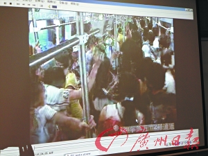 乘客打架 有人擅拉緊急裝置導致三人墜軌