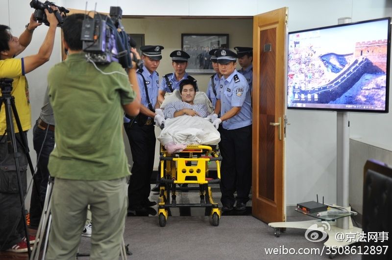 冀中星爆炸案今日開(kāi)審 因身體原因用病床推入法庭 稱(chēng)不是故意引爆炸彈