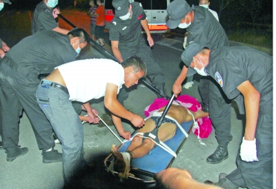 父親用嘴吸遭狗咬兒子毒血 1月后發狂犬病身亡
