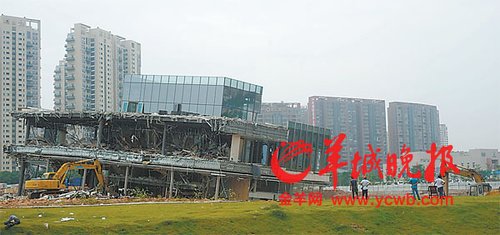 深圳一樓盤工地被疑坍塌 開發商：主動使其傾斜