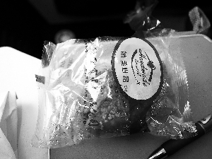 明知燒餅過期仍發放 導致乘客腹瀉 國航將徹查此事