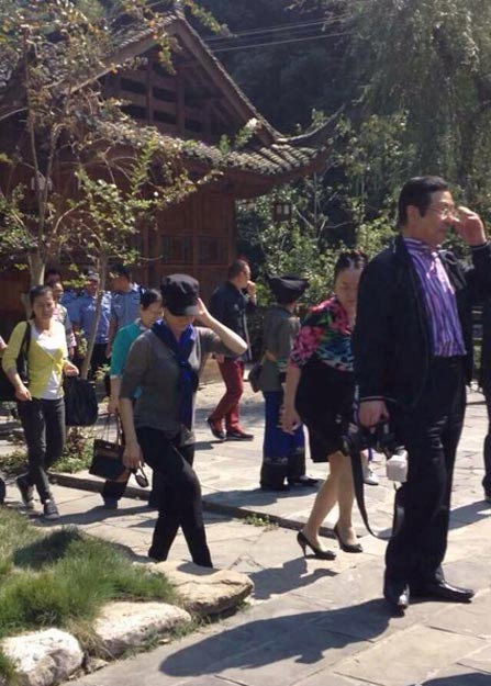 宋祖英攜丈夫回家鄉(xiāng)游玩