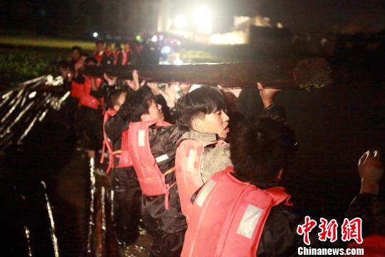 浙江海鹽所有鄉鎮受災被淹 約20米決堤口已堵上