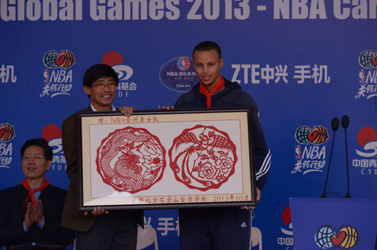 金州勇士隊隨“NBA關懷行動”走進北京臺京學校