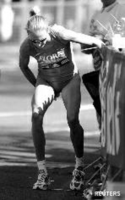 北京馬拉松選手“尿紅墻” 專家稱專業運動員尿褲子