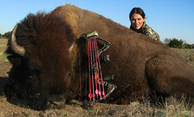 美女獵人射殺超70種動物 堅稱獵殺為保護