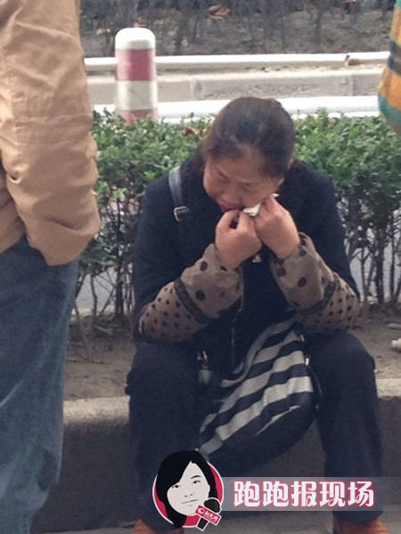 復旦投毒案今日開審 受害人家屬庭外痛哭