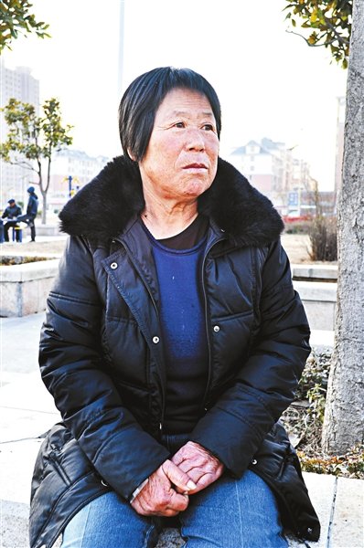 北京住井底老人回鄉工作 頭發染黑正在養病(圖)