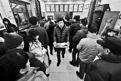 慶豐包子鋪買“習大大套餐”要排隊一小時 豬肉大蔥包子銷量翻四倍