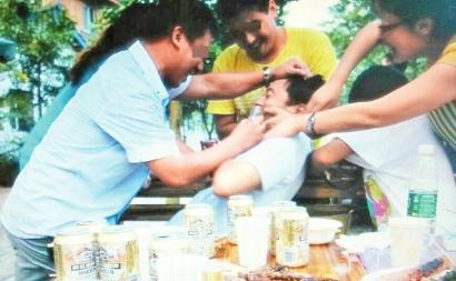 兩網(wǎng)友參加聚會(huì)后溺亡 家屬稱其被灌酒起訴同行者