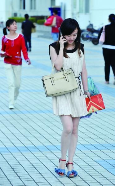 男生留言圖書館：女生穿著暴露影響學習