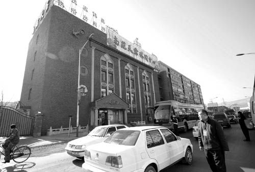 山西陽泉巡警隊長涉黑資產(chǎn)過億 45人被起訴(圖)