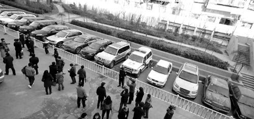 山西陽泉巡警隊長涉黑資產(chǎn)過億 45人被起訴(圖)
