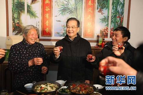 溫家寶在大別山革命老區(qū)與干部群眾共度春節(jié)紀實