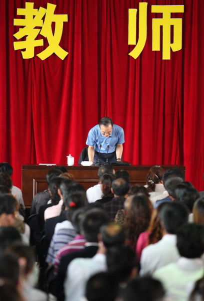 溫家寶:將為中西部貧困農村中小學提供營養補助