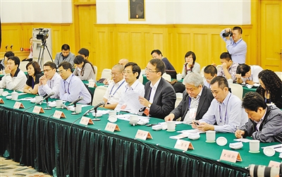 黃奇帆:要通過(guò)法治讓我們的事業(yè)持續(xù)穩(wěn)定地發(fā)展