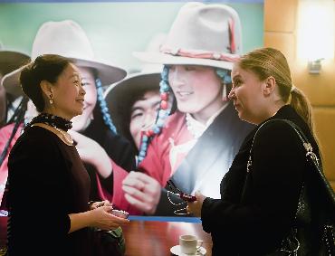 “發(fā)展中的西藏”圖片展在雅典展出