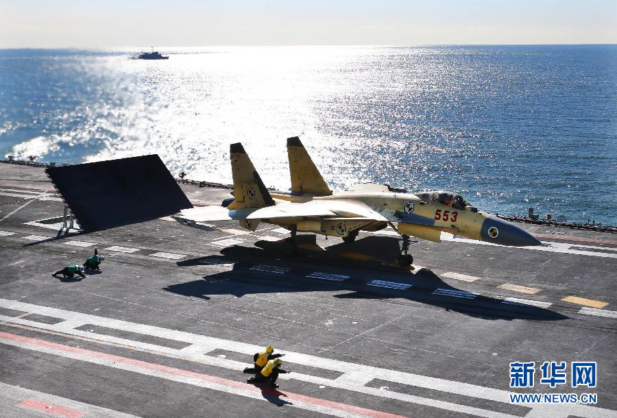 殲-15戰機揭開神秘面紗：兇猛強悍的空中“飛鯊”