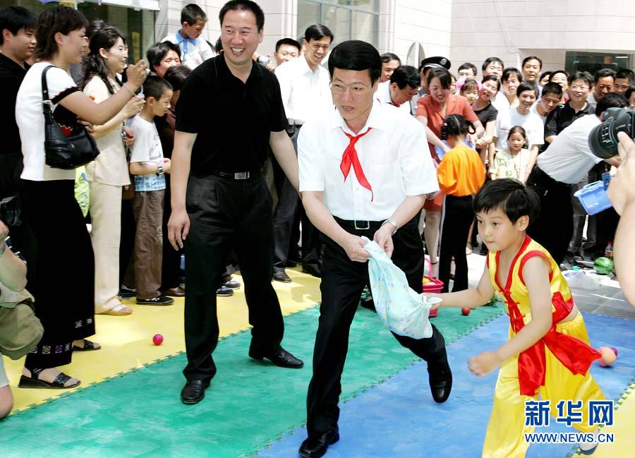 “為民、務(wù)實、清廉”——記中共中央政治局常委張高麗