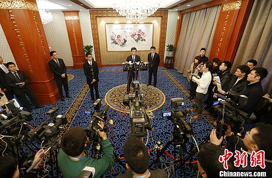 梁振英稱港奶粉市場已恢復正常 望內地民眾理解