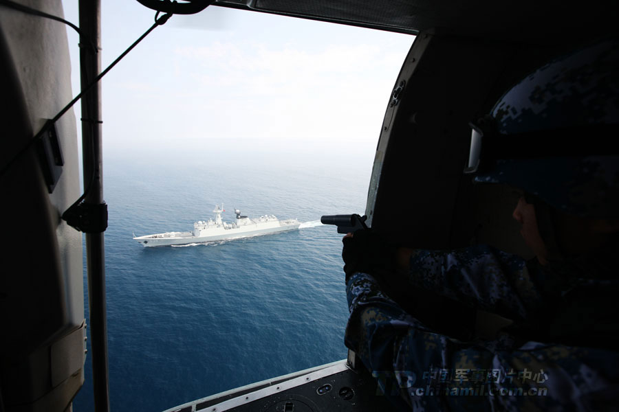 中俄聯(lián)合軍演 我軍直-9與俄巡洋艦并肩反潛