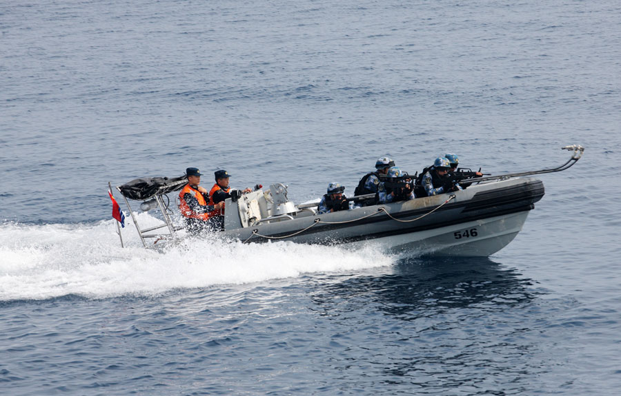 中俄聯(lián)合軍演 我軍直-9與俄巡洋艦并肩反潛