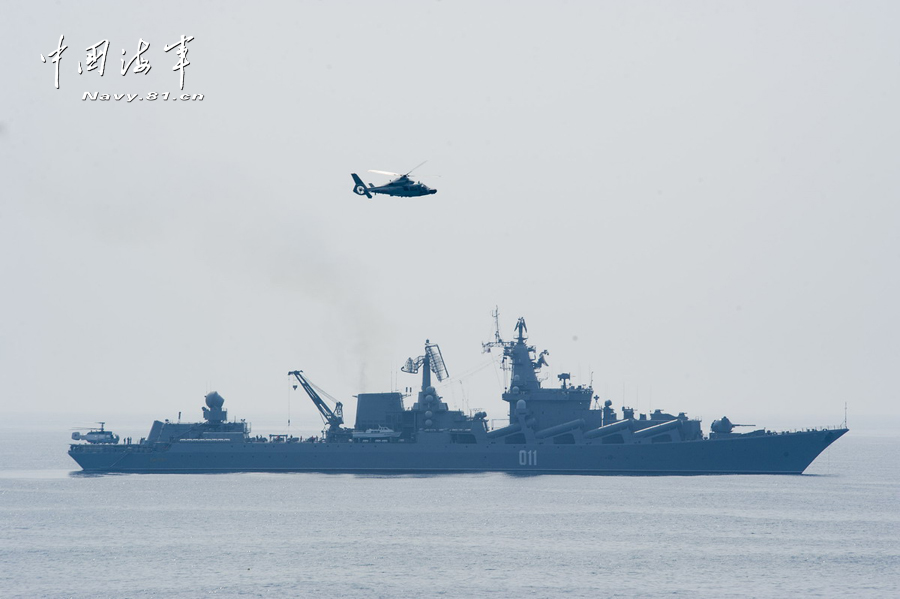 中俄聯(lián)合軍演 我軍直-9與俄巡洋艦并肩反潛