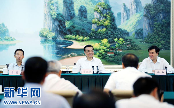 中共中央政治局常委到第一批黨的群眾路線教育實踐活動聯系點出席指導專題民主生活會