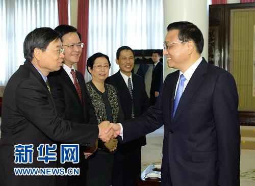 李克強向新聘國務院參事、中央文史研究館館員頒發聘書