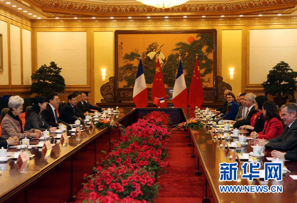 張德江與法國(guó)國(guó)民議會(huì)議長(zhǎng)巴爾托洛內(nèi)舉行會(huì)談