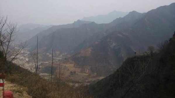 李克強(qiáng)赴秦巴山區(qū)看望特困群眾