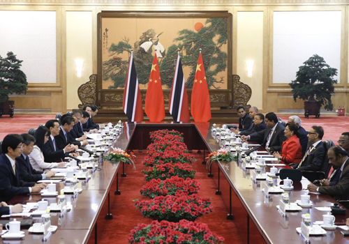 李克強(qiáng)同特立尼達(dá)和多巴哥總理比塞薩爾舉行會談