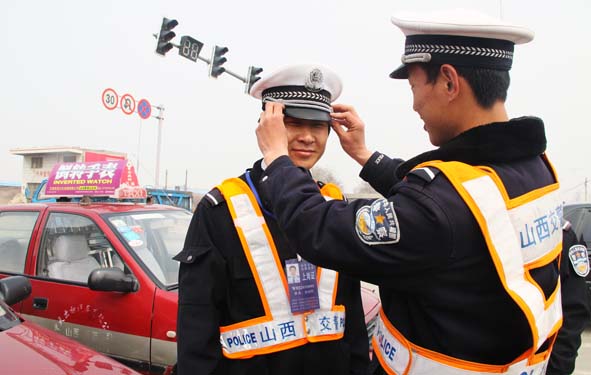 萬榮交警與出租車司機換位大走訪