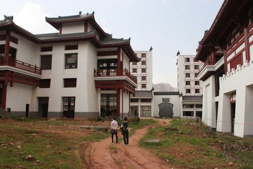 深圳“阿房宮”成豪華爛尾樓 建設10年未招商