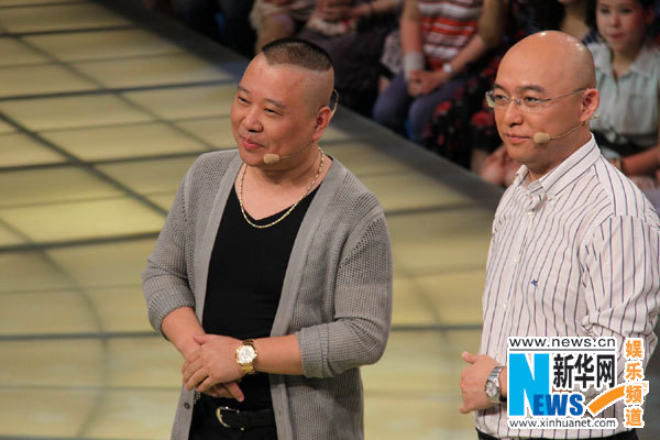 孟非傷愈回歸口誤被抓把柄 郭德綱走桃花運遭強吻
