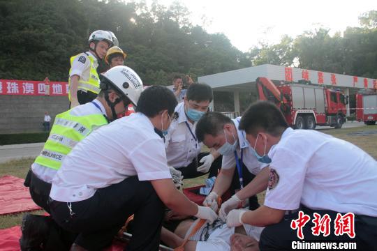 深港珠澳首次聯合舉行醫療救援演練 直升機參與
