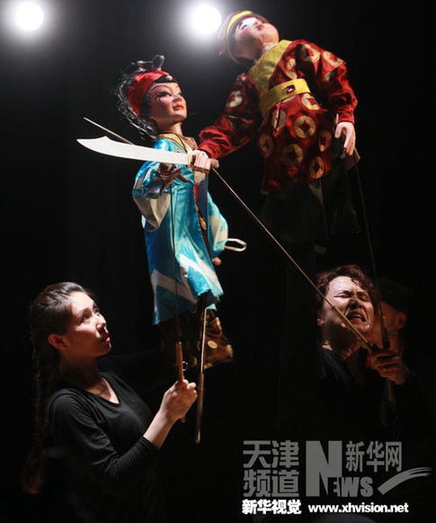 木偶演繹浪漫愛(ài)情故事