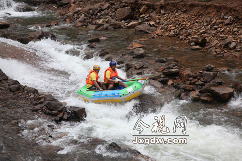 大覺山國際生態旅游節開幕 國內外選手競漂飛渡