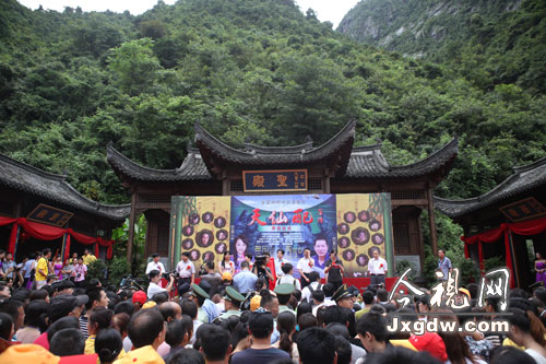 《天仙配后傳》大覺山開機(jī) 產(chǎn)后曹穎辣媽亮相