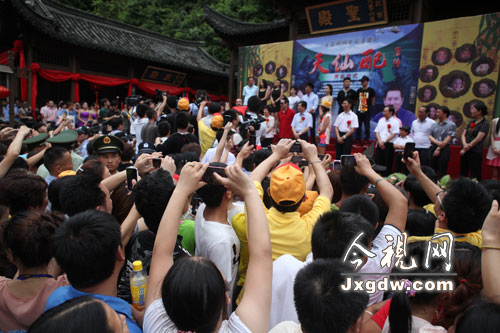 《天仙配后傳》大覺山開機(jī) 產(chǎn)后曹穎辣媽亮相