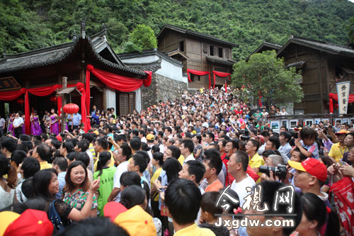 《天仙配后傳》大覺山開機(jī) 產(chǎn)后曹穎辣媽亮相