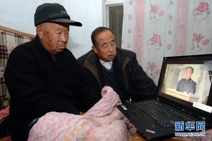 莫言領(lǐng)取諾貝爾獎