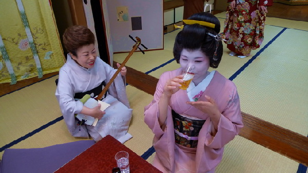 日本京都“花街”藝妓新年開門接客