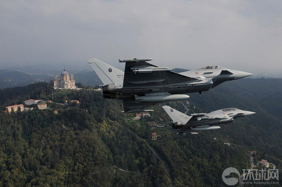 誰“擊落”了機皇F-22 五代機被打得滿地找牙