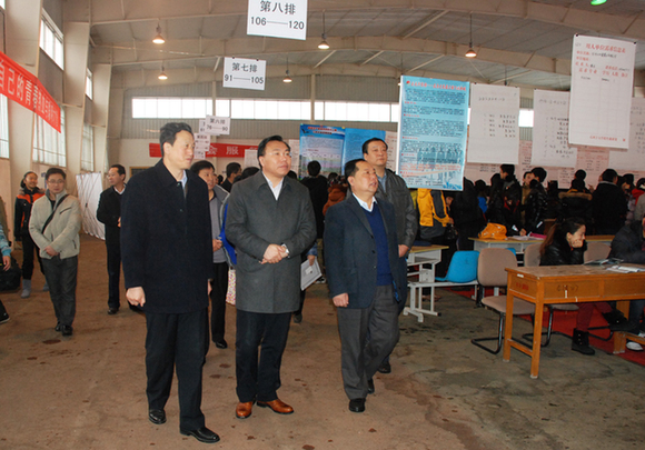 全國(guó)高校畢業(yè)生就業(yè)服務(wù)周兵團(tuán)人才招聘大會(huì)在石大舉行