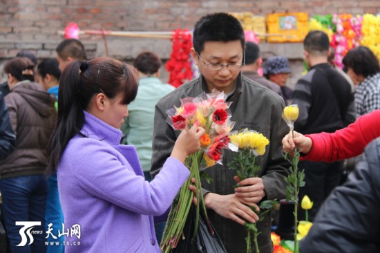 烏魯木齊:清明祭祀 你與文明還差幾步