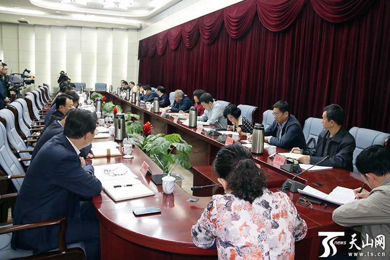 自治區專題部署反腐敗國際追逃追贓工作